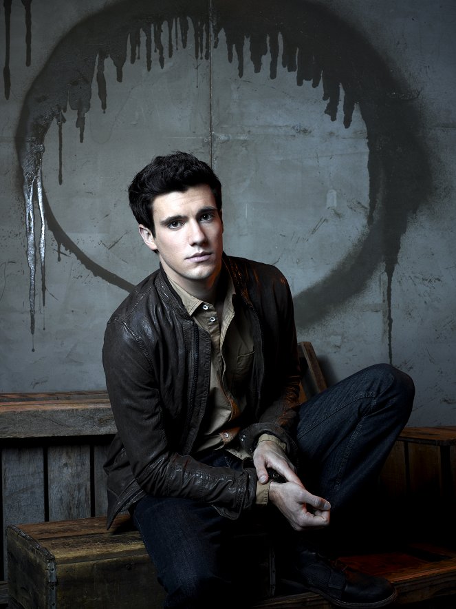 Wrogie niebo - Season 1 - Promo - Drew Roy