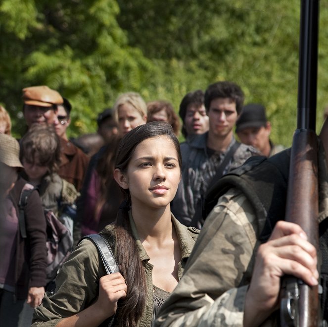 Falling Skies - Live and Learn - Photos - Seychelle Gabriel