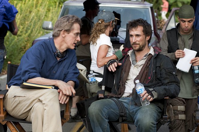 Falling Skies - Live and Learn - Making of - Robert Rodat, Noah Wyle