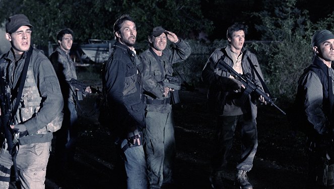 Falling Skies - Live and Learn - Photos - Drew Roy, Noah Wyle, Will Patton