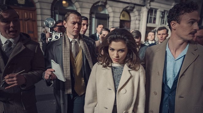 The Trial of Christine Keeler - Episode 4 - Photos - Sophie Cookson, Jack Greenlees