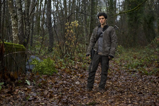 Falling Skies - Love and Other Acts of Courage - Van film - Drew Roy