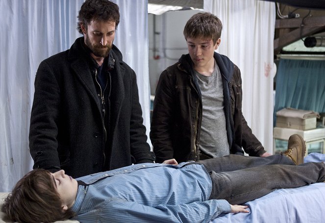 Falling Skies - Compass - Kuvat elokuvasta - Dylan Authors, Noah Wyle, Connor Jessup