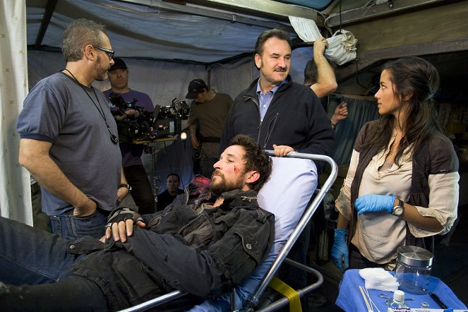 Falling Skies - Shall We Gather at the River - De filmagens - Noah Wyle, Seychelle Gabriel