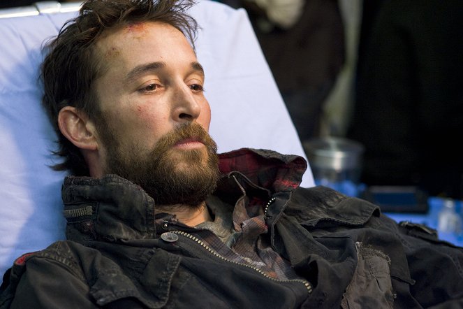 Falling Skies - Shall We Gather at the River - Photos - Noah Wyle