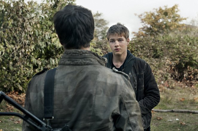 Falling Skies - Worlds Apart - Photos - Connor Jessup