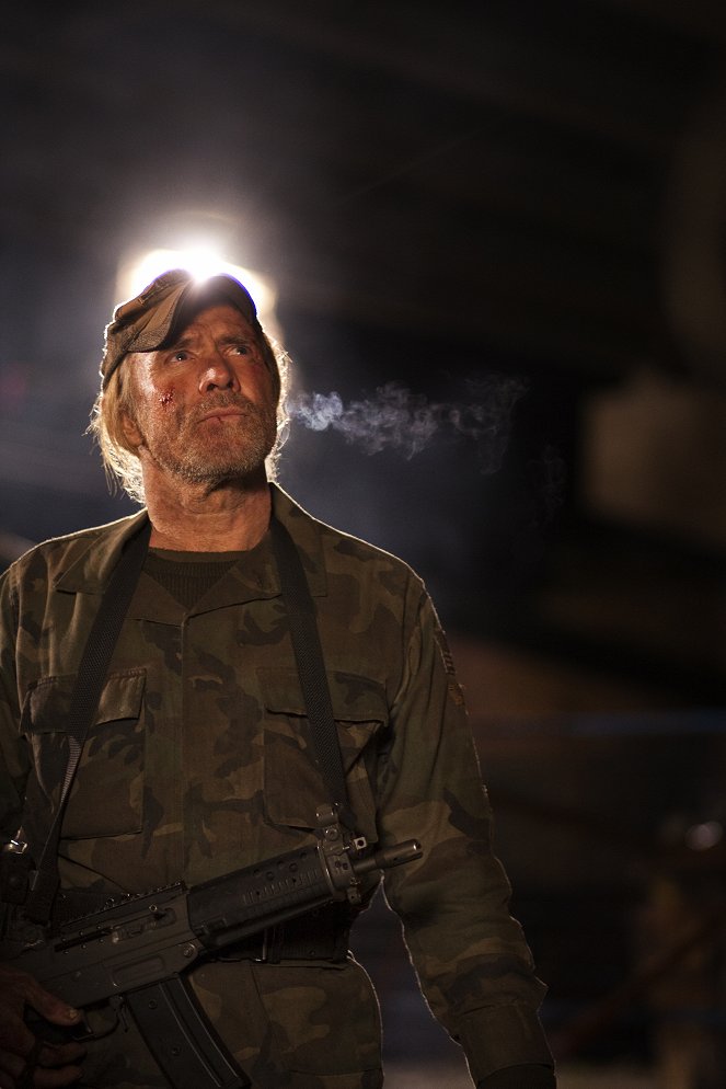 Falling Skies - Eight Hours - Photos - Will Patton