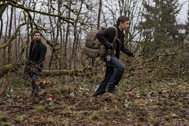 Falling Skies - Der Overlord - Filmfotos - Noah Wyle, Connor Jessup