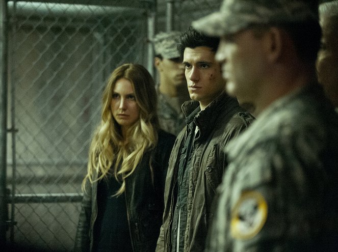 Falling Skies - A More Perfect Union - Photos - Drew Roy