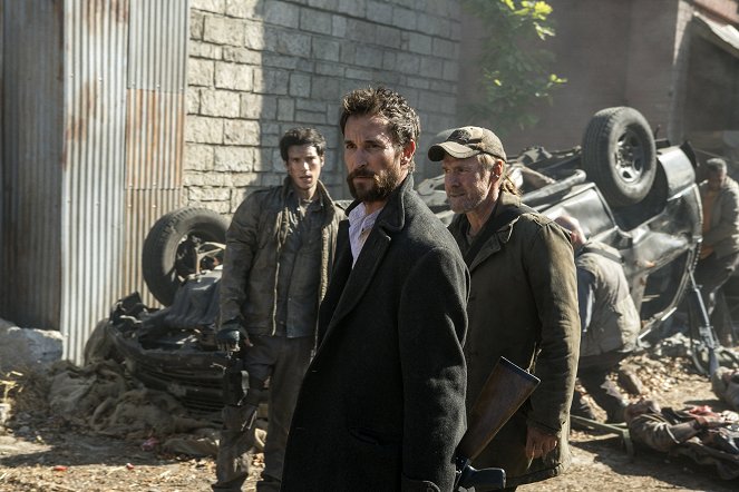 Falling Skies - At All Costs - Z filmu - Drew Roy, Noah Wyle, Will Patton