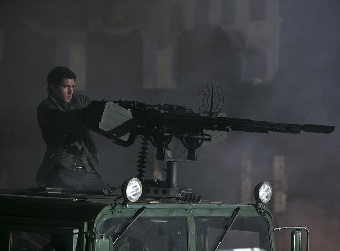 Falling Skies - At All Costs - Photos - Drew Roy