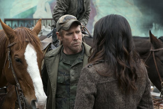 Falling Skies - Search and Recover - Photos - Will Patton