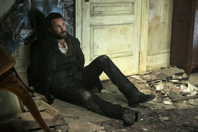 Falling Skies - Season 3 - Be Silent and Come Out - Photos - Noah Wyle