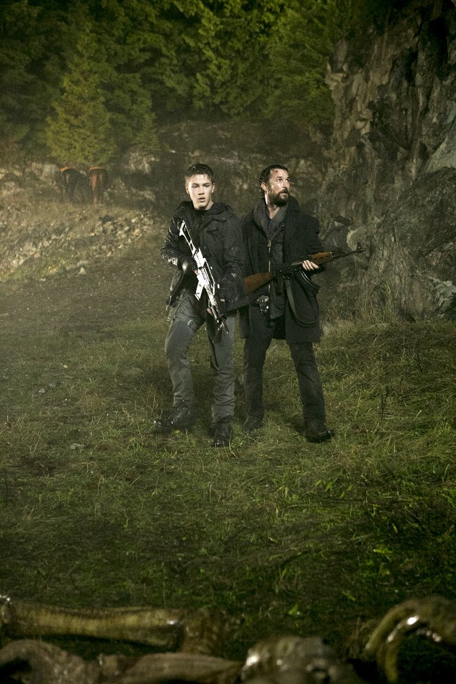 Falling Skies - The Pickett Line - Do filme - Connor Jessup, Noah Wyle