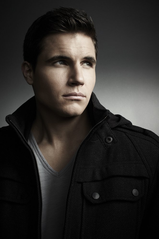 Hornet's Nest - Promo - Robbie Amell