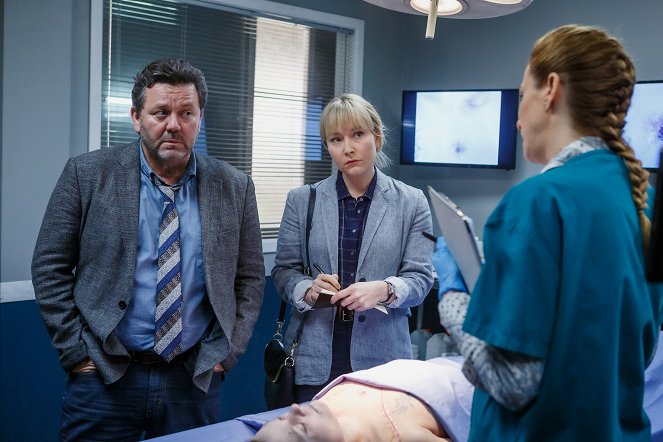 The Brokenwood Mysteries - Dead and Buried - Photos - Neill Rea, Fern Sutherland