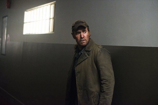 Falling Skies - Evolve or Die - Photos - Will Patton