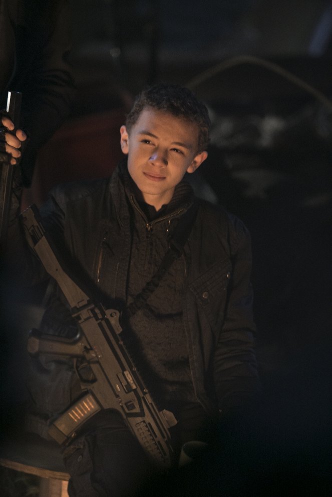 Falling Skies - Season 4 - Begrabene Hoffnung - Filmfotos - Maxim Knight