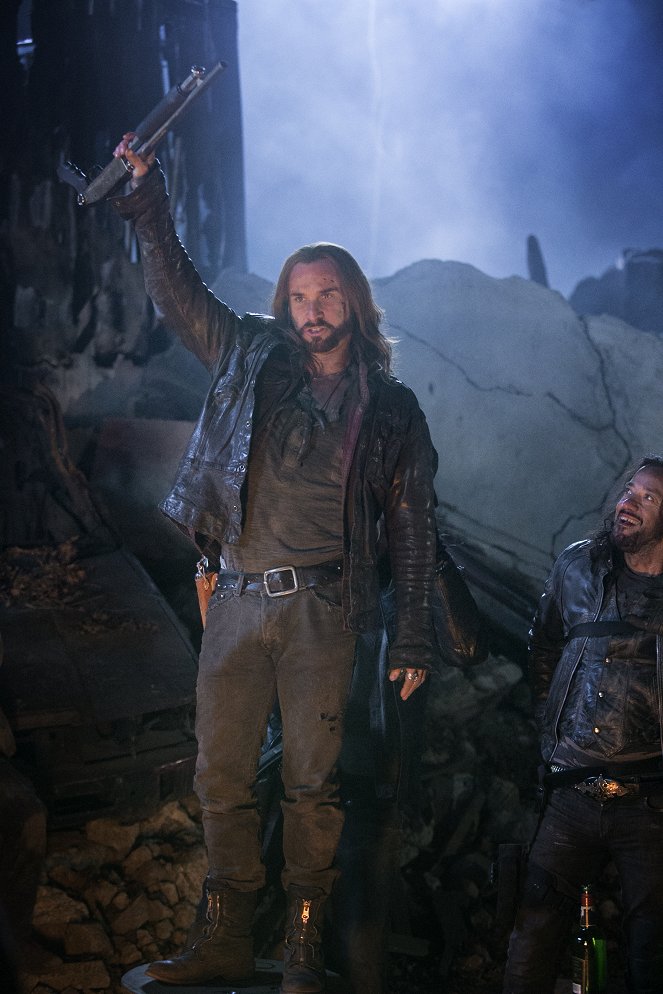 Falling Skies - Season 4 - A Thing with Feathers - Photos - Colin Cunningham