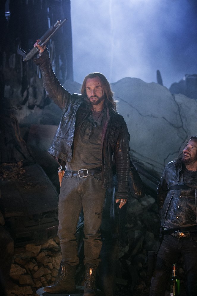 Falling Skies - Begrabene Hoffnung - Filmfotos - Colin Cunningham