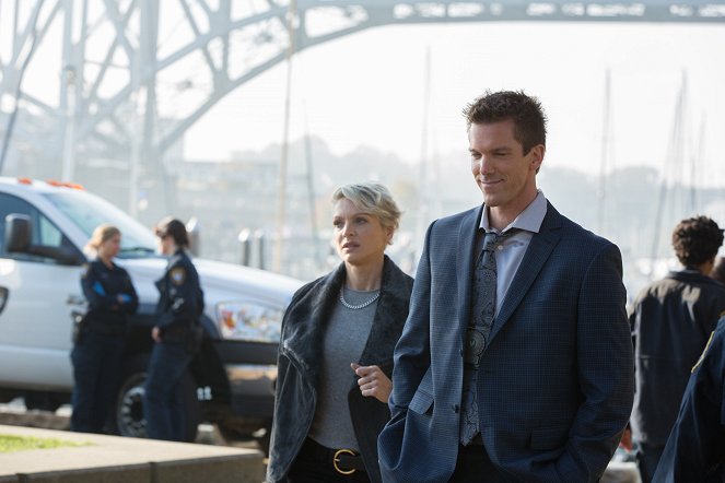 Motive - Season 4 - The Vanishing Policeman - Photos - Kristin Lehman, Victor Zinck Jr.