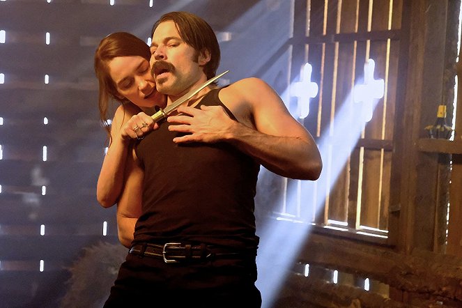 Wynonna Earp - Blood Red and Going Down - Photos