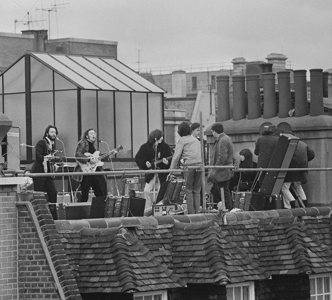 The Beatles: Rooftop Concert - Photos - Paul McCartney, John Lennon, George Harrison, Maureen Starkey Tigrett