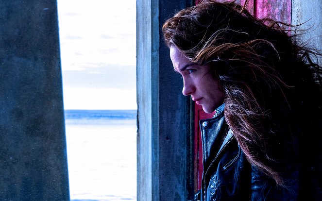 Wynonna Earp - Friends in Low Places - Photos