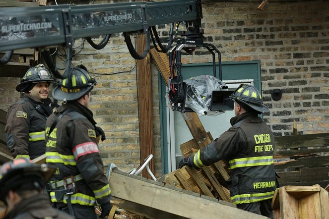 Chicago Fire - Leaders Lead - De filmagens - Joe Minoso