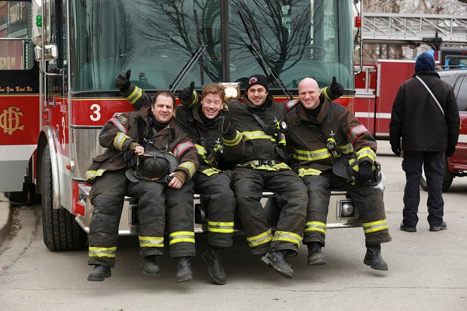Chicago Fire - Season 1 - Retaliation Hit - Van de set
