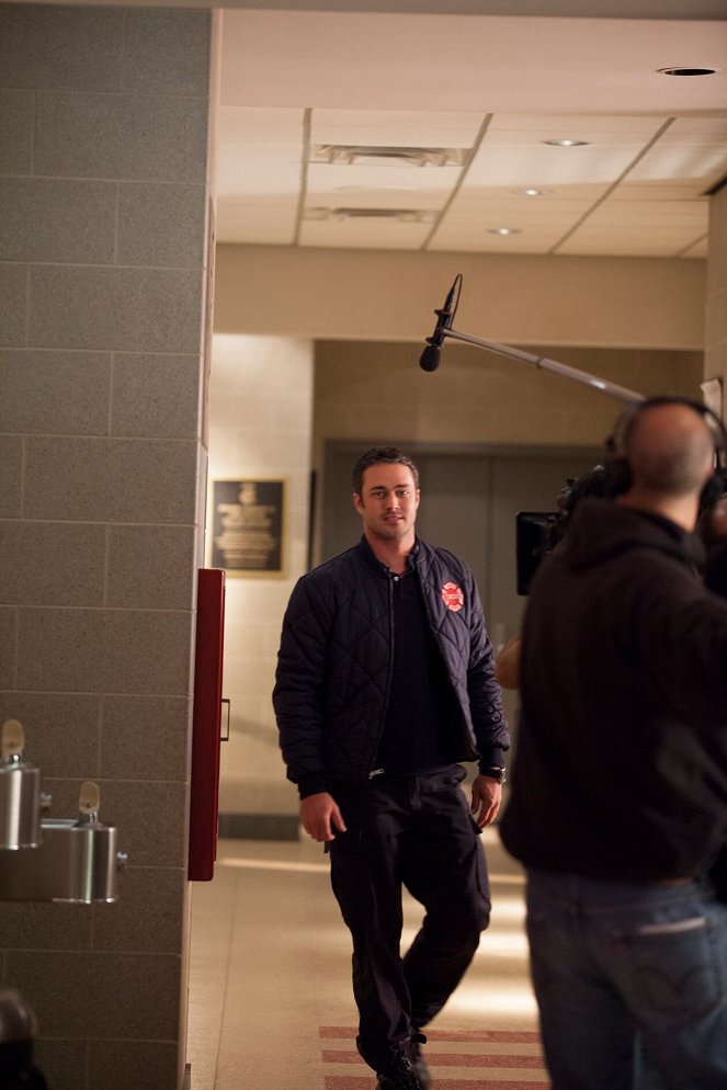 Chicago Fire - Hrdina - Z nakrúcania - Taylor Kinney