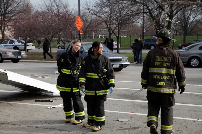 Chicago Fire - Les Bons et les mauvais choix - Tournage - Lauren German, Monica Raymund