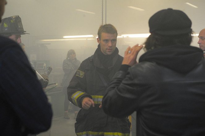 Chicago Fire - Season 1 - Život není fér - Z natáčení - Jesse Spencer