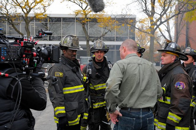 Chicago Fire - Season 1 - Život není fér - Z natáčení - Eamonn Walker, Taylor Kinney