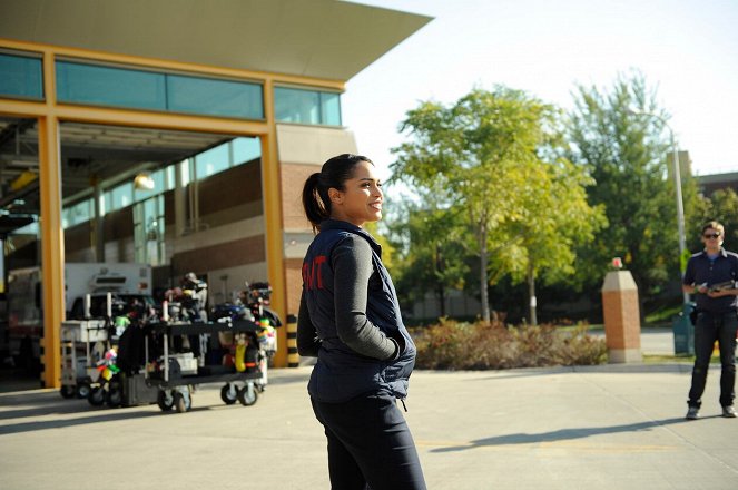 Chicago Fire - Leaving the Station - Making of - Monica Raymund