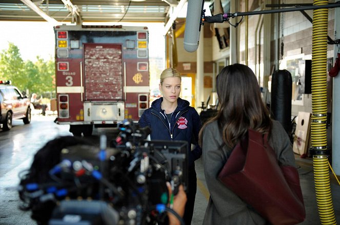 Chicago Fire - Leaving the Station - Making of - Lauren German