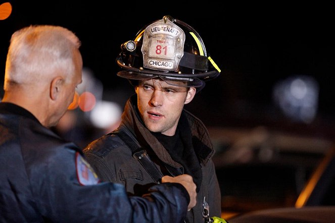 Chicago Fire - Season 1 - Two Families - Making of - Jesse Spencer