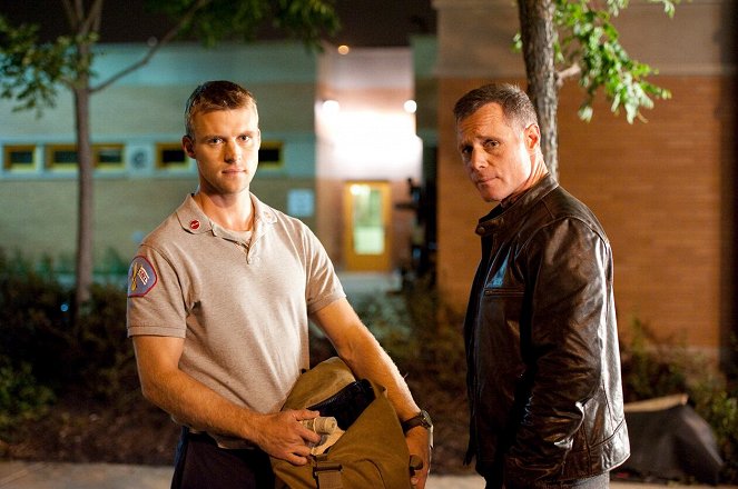 Chicago Fire - One Minute - Making of - Jesse Spencer, Jason Beghe