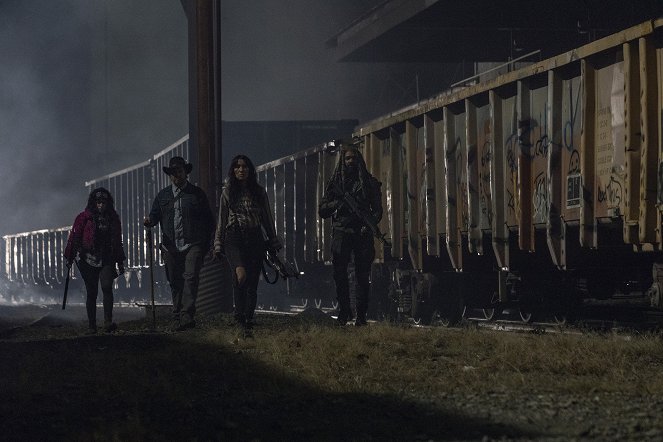 The Walking Dead - A Certain Doom - Photos - Paola Lázaro, Josh McDermitt, Eleanor Matsuura, Khary Payton