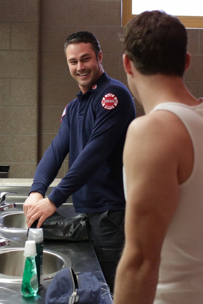 Chicago Fire - Until Your Feet Leave the Ground - Van film - Taylor Kinney