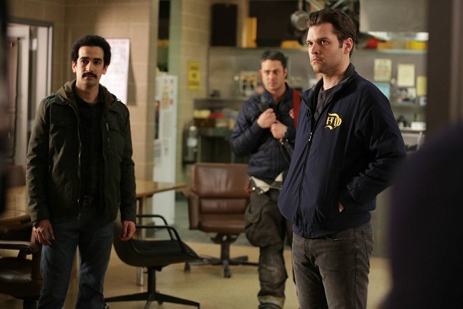 Chicago Fire - A Heavy Weight - Photos