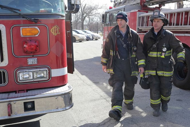 Chicago Fire - Jeszcze jedna próba - Z filmu - Jesse Spencer, David Eigenberg