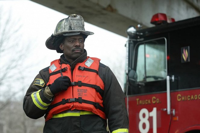 Chicago Fire - Season 2 - One More Shot - Photos - Eamonn Walker