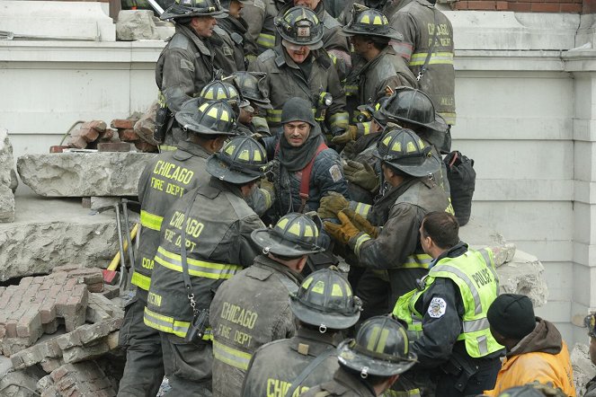 Chicago Fire - A Dark Day - Photos - Taylor Kinney