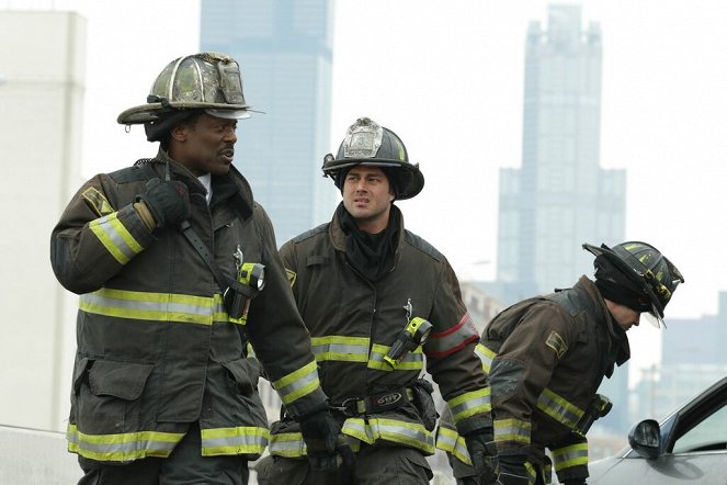 Chicago Fire - Když jde do tuhého - Z filmu - Eamonn Walker, Taylor Kinney