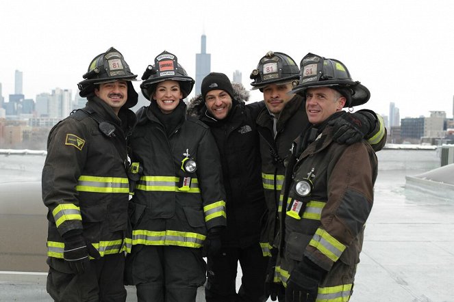 Chicago Fire - Eine Rakete, die abhebt - Dreharbeiten - Yuriy Sardarov, Joe Minoso, David Eigenberg