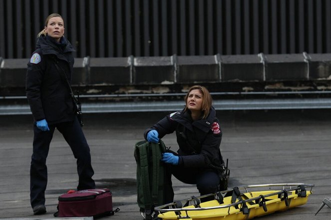 Chicago Fire - Out with a Bang - Do filme - Lauren German