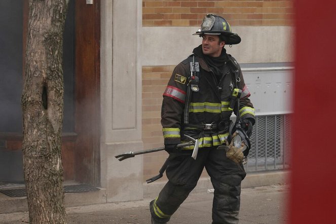 Chicago Fire - Out with a Bang - Photos - Taylor Kinney