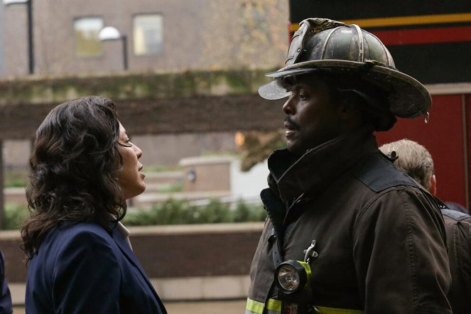 Chicago Fire - Out with a Bang - Van film - Eamonn Walker