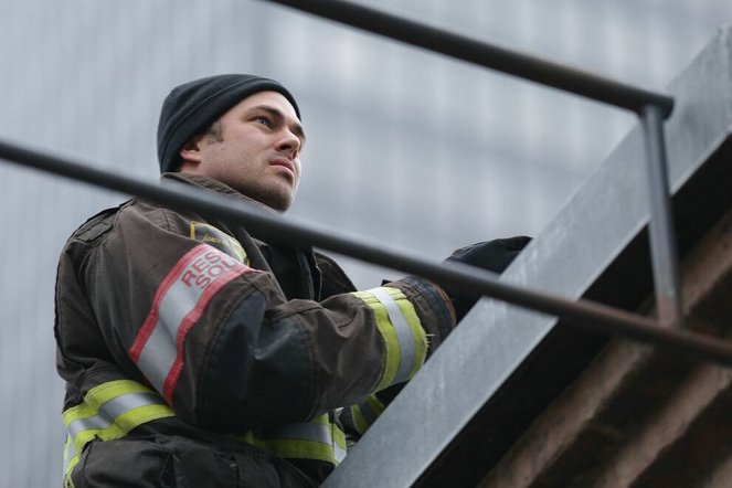 Chicago Fire - Out with a Bang - Photos - Taylor Kinney